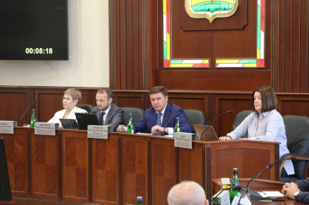 Александр Афанасьев предложил пересмотреть зарплату водителей общественного транспорта