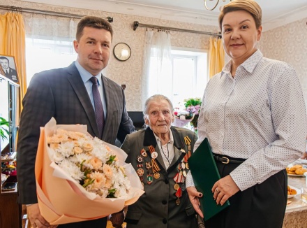 С юбилеем ветерана, Почетного гражданина Липецка Софью Голынскую поздравили руководители города 