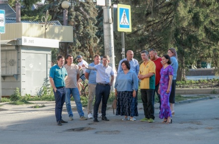 Ремонт улицы Ушинского проконтролировали депутаты и местные жители