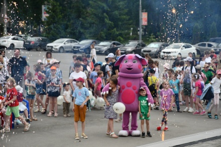 Праздник детства собрал сотни детей и родителей в Липецке 