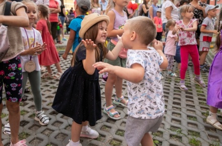Праздник для каждого: День города Липецк начал отмечать концертами во дворах