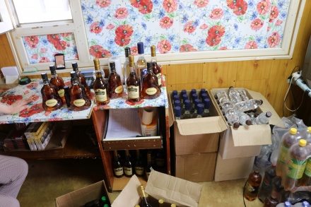 Депутаты горсовета сходили в рейд по киоскам, торгующих нелегальным алкоголем