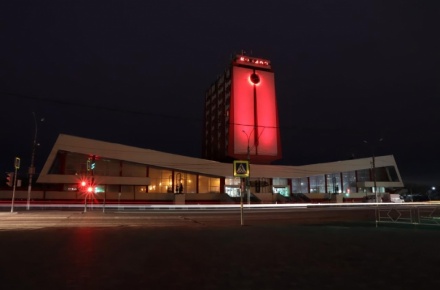 «Освети красным»: в Липецке прошла акция ко Всемирному дню гемофилии