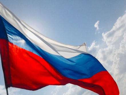 Евгения Фрай поздравляет с Днем флага России 