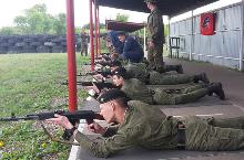 Школьники и юнармейцы приняли участие в реальных учебных стрельбах