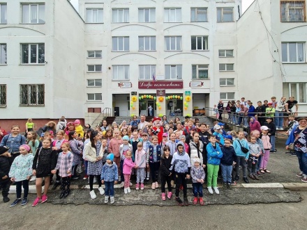 Депутат Андрей Выжанов организовал праздник для детей своего округа