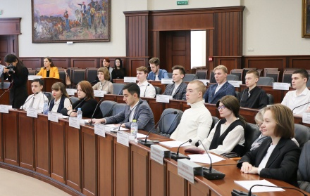 Депутаты  Молодежного парламента получили несколько грантов