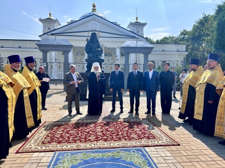 Депутат Станислав Каменецкий стал одним из меценатов памятника Тихону Задонскому 