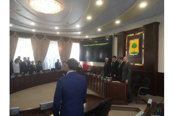 Депутаты горсовета почтили память жертв трагедии в Кемерово минутой молчания