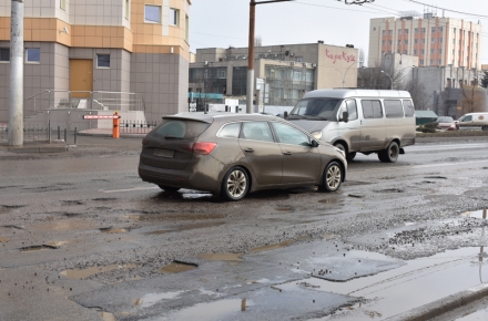 Муниципалитет взыскивает с дорожников компенсацию за некачественный дорожный ремонт