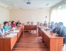 Возле домов на улице Меркулова появятся парковочные карманы
