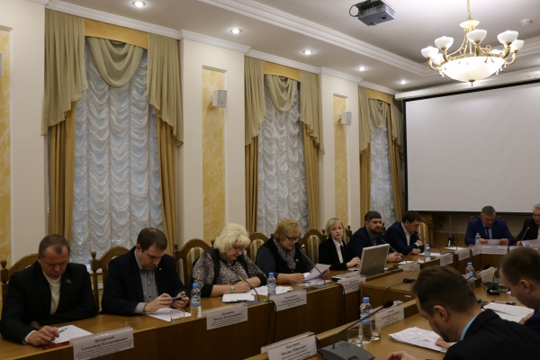 Депутаты горсовета: Необходимо обследовать западную часть Петровского моста, по которой пойдет весь транспорт во время ремонта