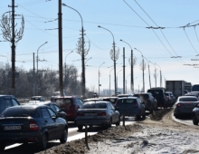Движение личного транспорта по Петровскому мосту не будет запрещено