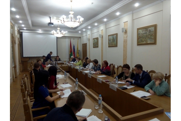 В школьной медицине Липецка некому работать