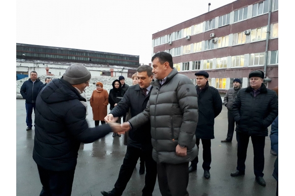 Спикер и мэр вручили ключи водителям от новых автобусов