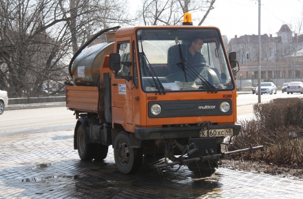 Более 6 тысяч кубометров грязи и мусора вывезено с городских улиц