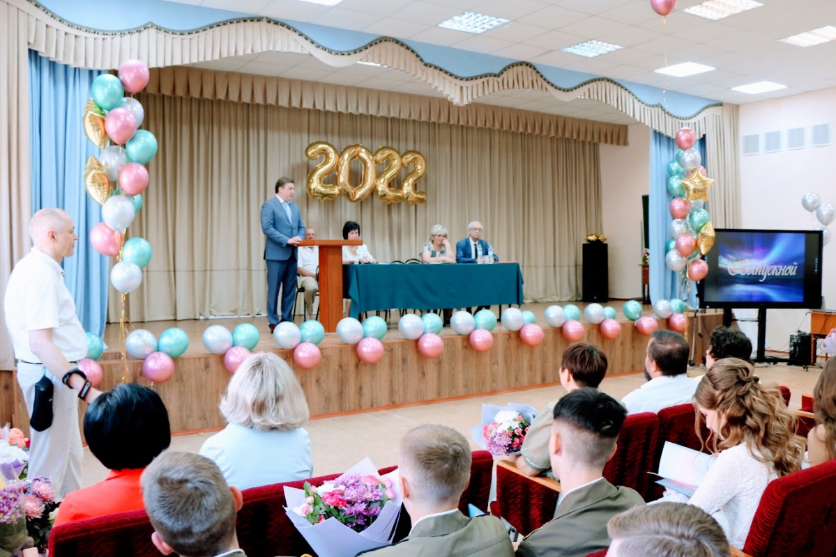 Александр Афанасьев поздравил выпускников школы №14 с окончанием школы