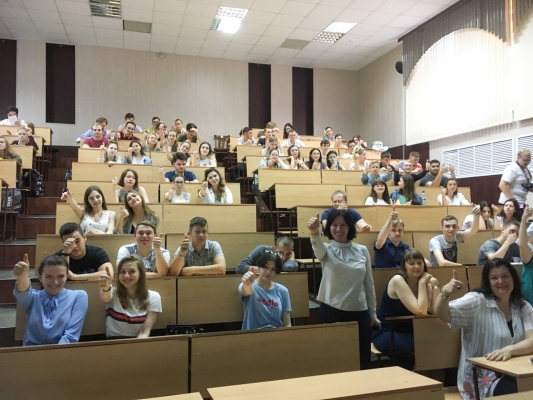  Студенты ЛГТУ и депутаты горсовета запустили флешмоб  «Привет, сосед!»