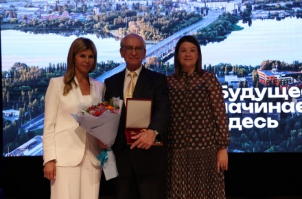 На торжественном приеме в честь Дня города заслушали отчет Евгении Уваркиной и наградили Почетных граждан