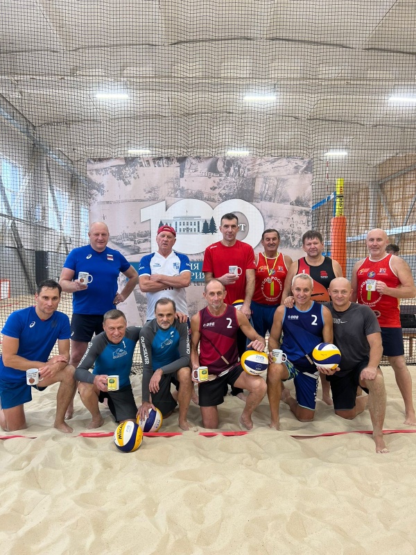При поддержке горсовета состоялся турнир по пляжному волейболу среди ветеранов