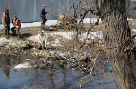 Городские службы продолжают расчистку русла ручья Студеный