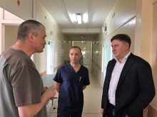 Депутат Александр Афанасьев помог детской областной больнице купить инструменты для ортопедического отделения