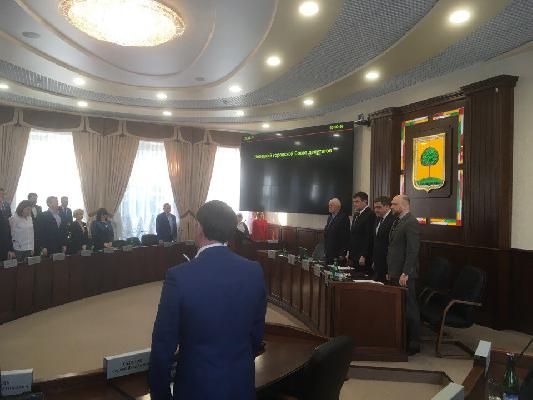 Депутаты горсовета почтили память жертв трагедии в Кемерово минутой молчания