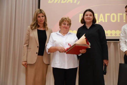 Евгения Фрай поздравила с 80-летием Почетного гражданина Липецка Валентину Шадрину