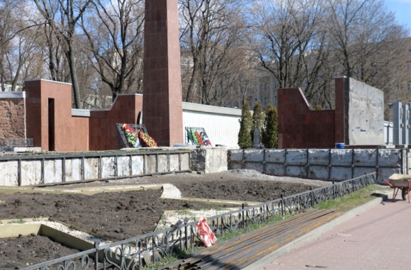 Главный мемориал города - площадь Героев - обновят ко Дню Победы