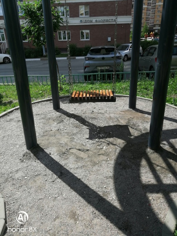 Неделя с депутатами: экстренные телефоны, лайфхак по ликвидации свалки и реанимация качелей