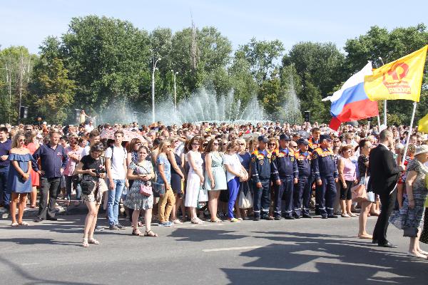 Депутаты Липецкого горсовета приняли участие в митинге в честь  Дня российского флага