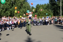 Александр Афанасьев поздравил учащихся школы №14 с Днем знаний