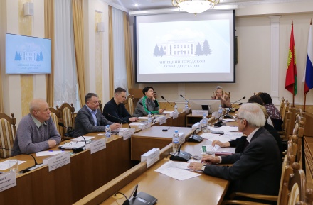 Депутаты горсовета отправили на доработку положение о литературной премии Алексея Липецкого
