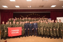 Легендарные «Соколы России» познакомили липецких кадетов с профессией летчика