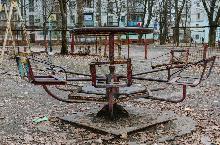 С детских площадок Липецка уберут более 2 тысяч устаревших элементов
