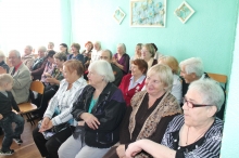 Депутаты горсовета поздравили с Днем пожилых людей жителей своих округов