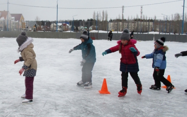 На хоккейных коробках областного центра проходят зимние спортивные мероприятия