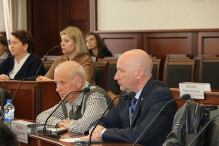 Депутаты подняли вопрос о  заброшенной стройке  на площади Победы