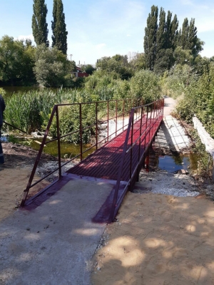 На Привокзальных прудах открыли новый пешеходный мост 