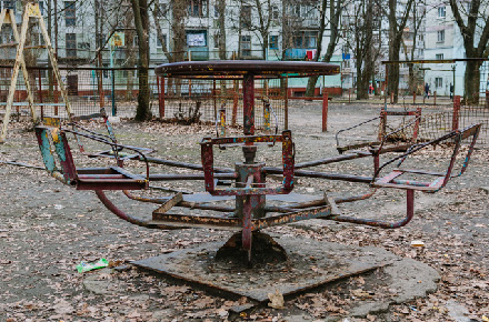 С детских площадок Липецка уберут более 2 тысяч устаревших элементов