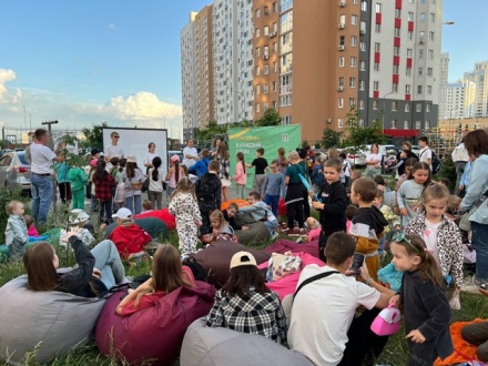 Кино под открытым небом: как в Липецке молодежь объединяет дворы