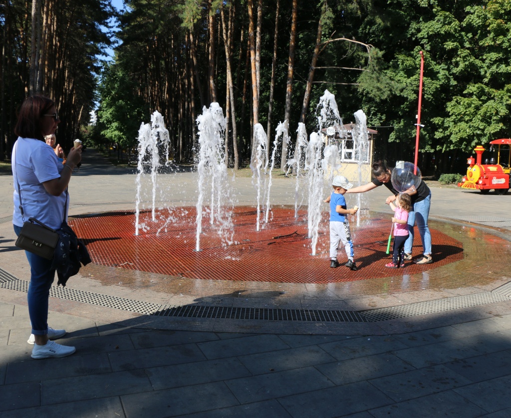 фонтан в парке.JPG