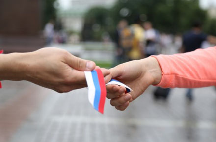 В День России липчанам раздадут 7 тысяч ленточек-триколоров